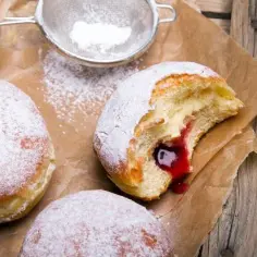 Ile kalorii ma jeden pączek? Sprawdź, jak wpływa na Twoją dietę!