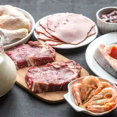 Ile białka na kg przy redukcji? Sprawdź, jak nie przytyć!