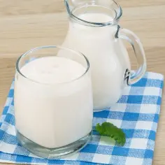 Maślanka czy kefir na odchudzanie – który napój pomoże ci schudnąć szybciej?