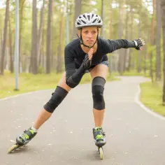 Czy jazda na rolkach naprawdę odchudza? Sprawdź, ile kalorii spalisz!